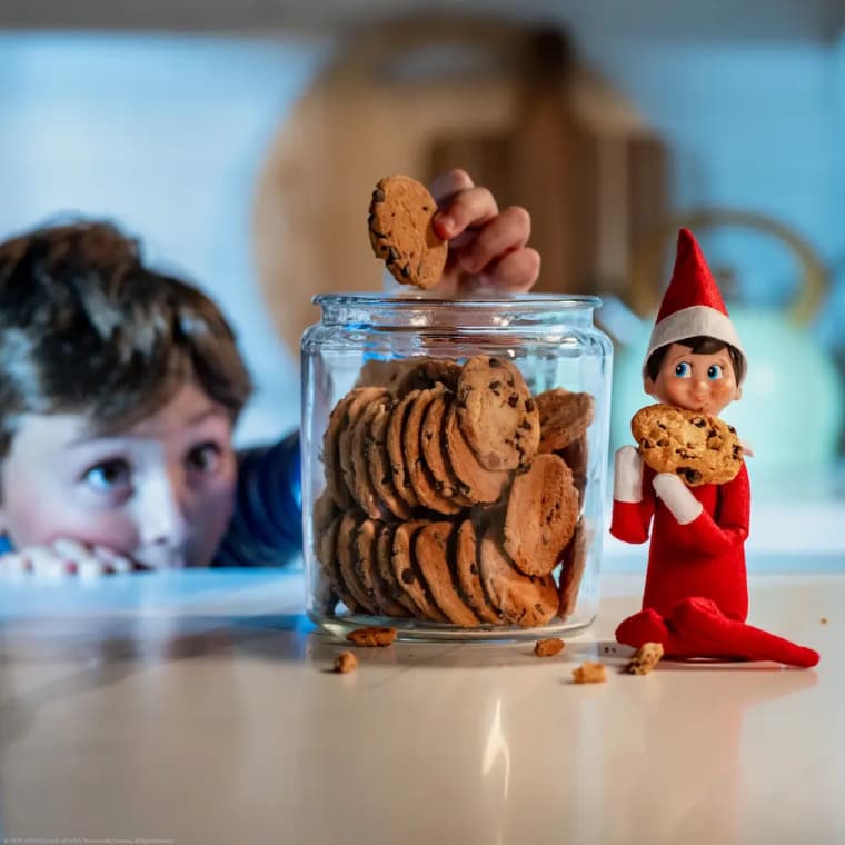 The Elf on the Shelf®: A Christmas Tradition with Poseable Elf
